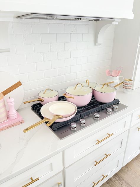 Pink And Gold Kitchen, Girly Kitchen Decor, Mini Keurig, Pink Kitchen Appliances, Girly Kitchen, Pink Apartment, Pink Kitchen Decor, Kitchen Decor Apartment, Kitchen Organisation