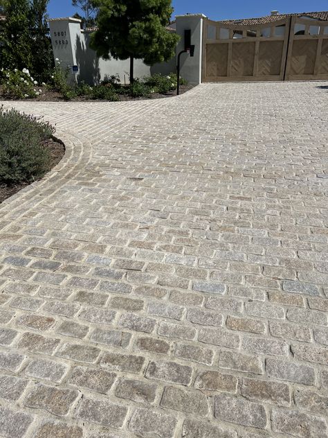 Paver Stone Driveway, Small Driveway Ideas Uk, Drive Ways Ideas, Paved Driveway Ideas, Cobble Driveway, Cottage Driveway, Pebble Driveway, Concrete Front Steps, Front Garden Ideas Driveway