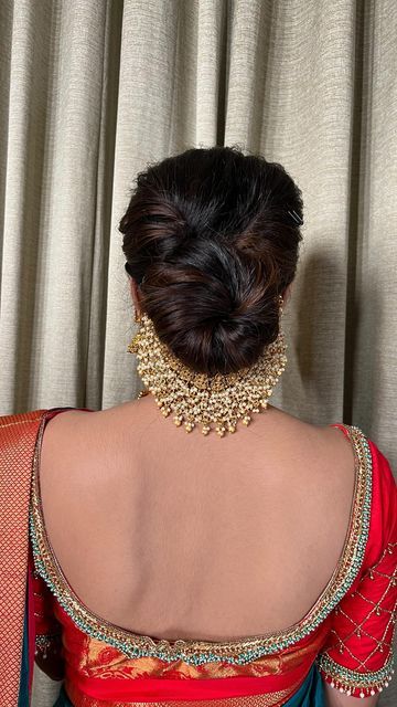 Indian Hairdo, Bun Hairstyles Curly, Bun Hairstyles Indian, Neck Pics, Hairstyle Traditional, Trending Mehendi, Indian Wedding Hair, Hairstyles Indian Wedding, Indian Bun Hairstyles