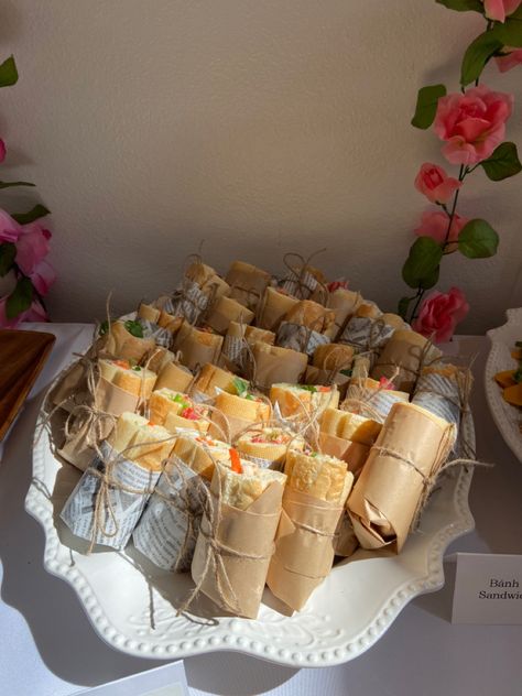 Baguette Wrapped In Paper, Mini Sandwiches Vegetarian, Display Sandwiches Party Ideas, Mini Bahn Mi, Sandwiches Birthday Party, Sandwich Wrapped In Paper, Sandwiches To Sell, Sandwich Making Station, Sandwiches Wrapped In Paper