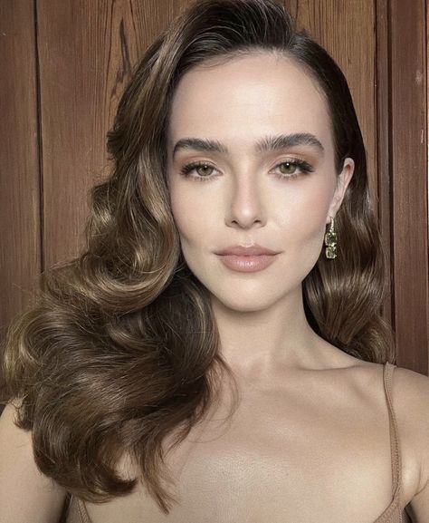 Makeup For Pale Skin Brown Eyes, Soft Glam Bridal Hair, Wedding Makeup For Brown Eyes Pale Skin, Zoey Deutch Makeup, Pale Brunette Makeup, Celebrity Hairstyles 2023, Bridesmaid Makeup Brunette, Fair Skin Makeup Brunette, Pale Bride