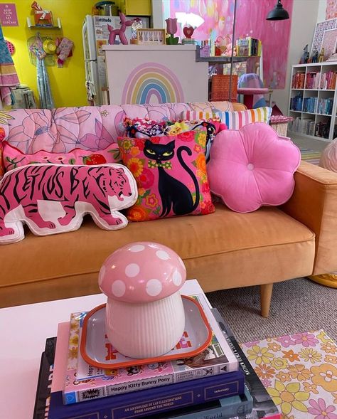 Orange House Decor, Funky Room, Pink Living Room Decor, Dopamine Decor, Chill Room, Pinterest Contest, Pink Living Room, Future Apartment Decor, This Heat