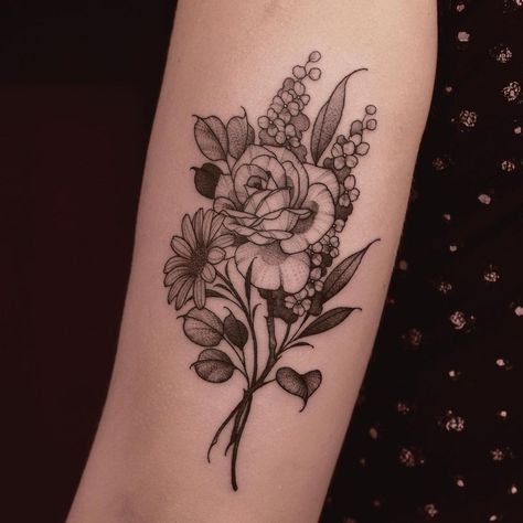 Wedding Flower Tattoo Ideas, Realistic Bouquet Tattoo, Bouquet Of Different Flowers Tattoo, Bouquet Arm Tattoo, Realistic Flower Bouquet Tattoo, Mixed Flower Bouquet Tattoo, Dark Shaded Flower Tattoo, Bridal Bouquet Tattoo, Bouquet Of Flowers Tattoo On Back