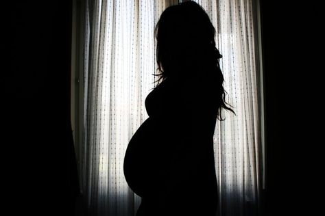 My pregnant silhouette Pregnant Shadow, Pregnant Silhouette, Lighting References, Oven Ideas, Maternity Silhouette, Fam Photos, Advent Ideas, Silhouette Pictures, Birth Photos