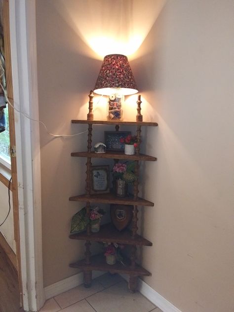 Corner Shelf Unit Bedroom, Corner Shelves Aesthetic, Antique Corner Shelf, Corner Shelves Bedroom, Vintage Corner Shelf, Corner Shelf Decor, Antique Room Decor, Fall Dining Room Table Decor, Spool Ideas