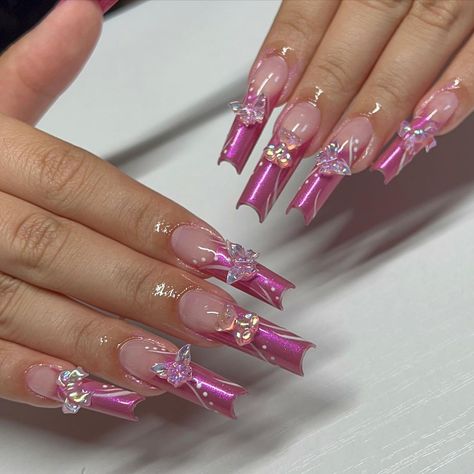 bay area nail tech on Instagram: “kali uchi’s inspired🥰 inspo @shynebychelle #nailsofinstagram #nailsoftheday #rosegoldnails #y2knails #y2k #longnails #gelxnails…” Glittery Birthday Nails, Kali Uchis Nail Ideas, Kali Uchis Nails, Y2k Nails Pink, Y2k Nail Designs, Y2k Nail, Hand Poses, Spring Acrylic Nails, Long Acrylic Nail Designs