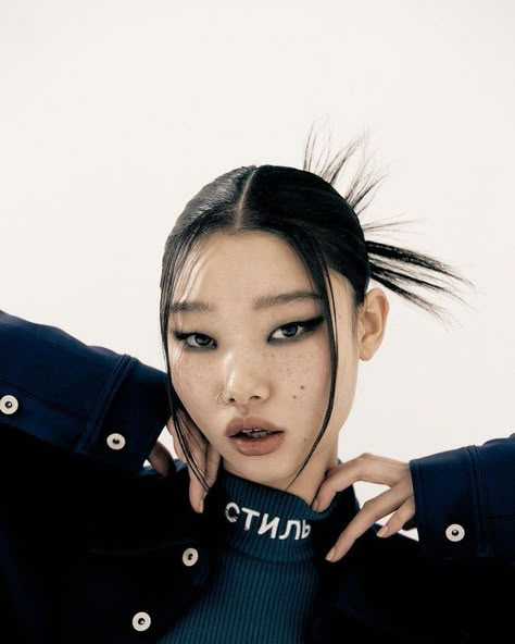 Sleek Back Hair, Yoon Young Bae, Dazed Korea, Y2k Hair, Y2k Hairstyles, Editorial Hair, Hair Arrange, Dope Makeup, Beauty Shoot