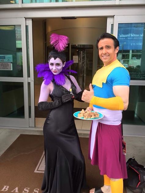 Denver Comicon Yzma and Kronk Kronk And Yzma Costume, Artsy Costumes, Yzma Makeup, Yzma Costume, Cosmo And Wanda Costume, Yzma And Kronk, Clothes Cupboard, Diy Fantasia, Easy Couples Costumes