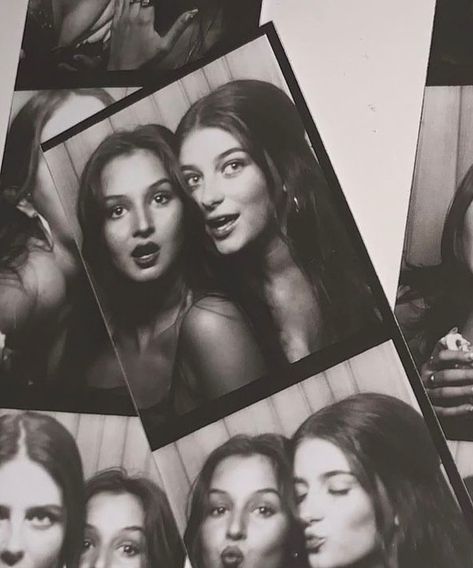 Photobooth film. Vintange film. Photobooth inspo. Friendship pictures. Bestfriend pic inspo. Makeup inspo. Summer activities. Kendall jenner profile pic. Black and white picture. Photo dump inspo. Teenage dream Kendall Jenner Profile, Profile Pic Black, Photo Booth Polaroid, Film Photobooth, Photo Booth Aesthetic, Polaroid Photo Booth, Booth Aesthetic, Drink Night, Friendship Pictures