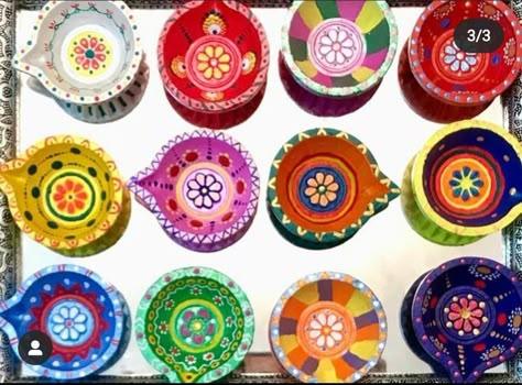 Hand Painted Diyas, Diya Designs Painting, Diwali Diya Painting Ideas, Diya Colouring Ideas, Diya Decoration Ideas Creative, Diya Paintings, Diy Diyas, Diy Stationery Storage, Diyas For Diwali