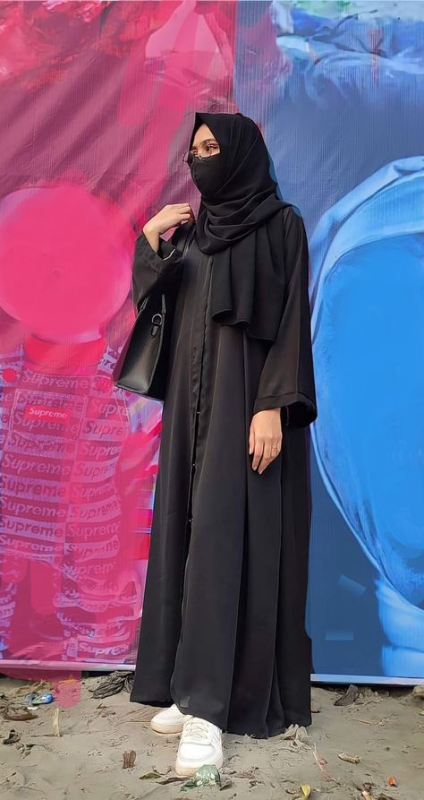 Abaya Pics Ideas, Abaya Poses Photography, Naqab Dp Aesthetic, Hijabi Aesthetic Outfits Abaya, Abaya Pose Ideas, Abaya Girls Dpz, Borkha Design Simple, Abaya Girl Aesthetic, Naqab Dp