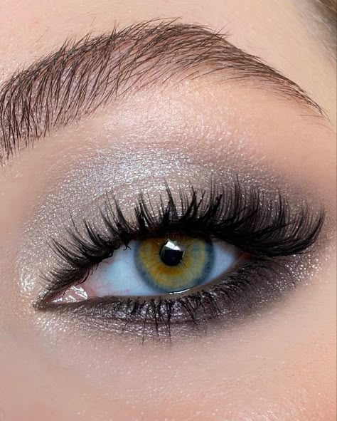 Grey makeup 
Gray
Satin
Smoky eye
Tom Ford 
Elegant 
Evening makeup Makeup Grey Eyes, Grey Eyeshadow Looks, Grey Eye Makeup, Grey Makeup, Everyday Eye Makeup, Grey Eyeshadow, Hazel Eye Makeup, Blonde Hair Makeup, Smokey Eye Makeup Tutorial