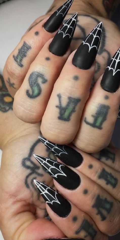 Purple And Black Spiderweb Nails, Short Gothic Nails Acrylic, Goth Girl Nail Ideas, Gothic Nails Stiletto, Black Stilleto Nails Designs, Simple Goth Nails, Punk Nails Grunge, Short Gothic Nails, Goth Nail Designs