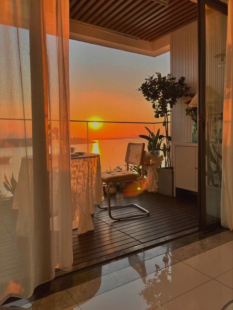 Beach View Balcony, Beach House Aethstetic, Apartment With Ocean View, Sunrise Bedroom Aesthetic, Beach Apartment Aesthetic, Apartment Beach View, Beach Balcony, Urban Homes, House Balcony