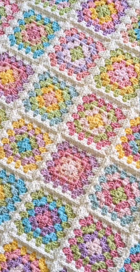 Pastel Crochet Ideas, Crochet Colour Combinations, Granny Square Colors, Granny Square Color Combinations, Aesthetic Crochet Blanket Granny Square, Pastel Crochet Blanket, Pastel Granny Square, Crochet Pastel Blanket, Granny Square Pastel Colors