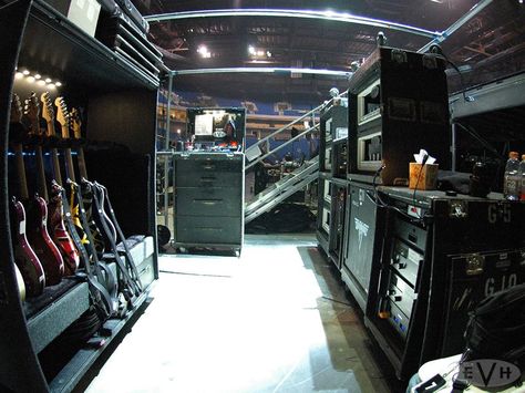 EVH side stage Rock Stage Aesthetic, Concert Stage Aesthetic, Stage Aesthetic Concert, Rock Concert Backstage Aesthetic, Concert Pov From Stage, Side Stage Concert, Famous Lifestyle, Famous Guitars, Guitar Rig