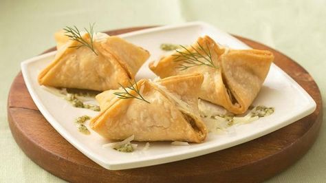 Salmon Pastries with Dill Pesto Pie Crust Pockets, Appetizers With Pie Dough, Pie Crust Lunch Ideas, Recipes Using Ready Made Pie Crust, Appetizer Using Pie Crust, Savory Pie Crust Appetizers, Other Uses For Pie Crust, What To Make With Store Bought Pie Crust, What To Do With Pie Dough