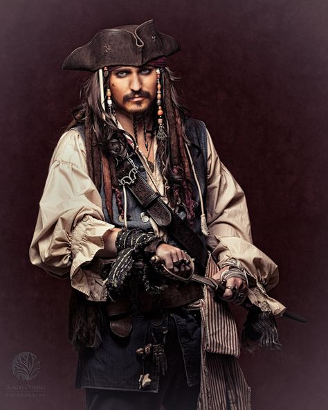 Jack Sparrow Cosplay, One Piece World, Sea Of Thieves, Captain Jack Sparrow, Disney Cosplay, Pirate Life, Captain Jack, Jack Sparrow, Dead Man