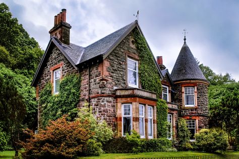 Haunted House Stories, Scottish Cottages, Scottish House, Wood Architecture, This Old House, Old Cottage, Cottage House, Cabin In The Woods, Cozy Cottage