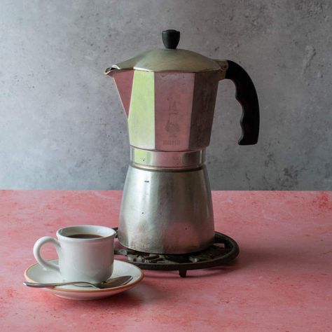 How To Make The Ultimate Moka Pot Espresso Bialetti Bialetti Moka Pot, Coffee Gelato Recipe, 1930s Italy, June Cake, Moka Pot Espresso, Stovetop Espresso Maker, Bialetti Moka, Life Reference, Stovetop Espresso