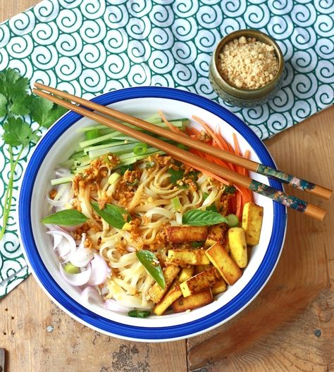 Asian noodle salad recipe with fresh spices & herbs @Season with Spice Rice Noodle Salad Recipes, Asian Noodle Salad Recipe, Spicy Asian Noodles, Rice Noodle Salad, Noodle Salad Recipes, Asian Spices, Rice Noodle, Recipes Summer, Easy Asian Recipes