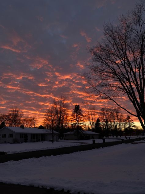 Dark Hour, Winter Wonderland Wallpaper, Winter Sunsets, Beautiful Winter Pictures, Hate Summer, Snowman Baby, Winter Sunrise, Clear Winter, Winter Sunset