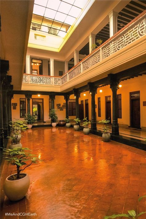 Chettinad House Interiors, Interior Pillars, Chettinad House, House Interior Design Styles, Indian Home Design, Courtyard House Plans, Interior Design Your Home, Courtyard Design, Store Hacks