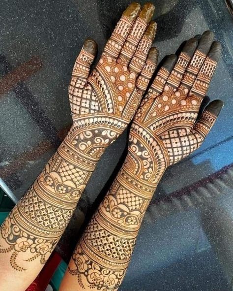 Bhari Hui Mehandi Design, Bridel Mehandi Full Hand, Long Mehndi, Desi Mehndi, Mehndi Mehndi, Bridal Mehndi Design, Bridal Mehandi, Circle Mehndi, Mehndi Designs Bridal Hands