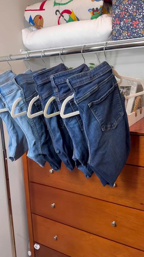 How to hang jeans up like a pro #jeansfolding #homehacks #foldingclothes | By Lennia McCarter Short Organization Closet, How To Hang Jeans On Hangers, How To Hang Jeans, Jeans Hangers, Hanging Jeans, How To Fold Jeans, How To Fold Pants, Folding Jeans, Kids Hangers