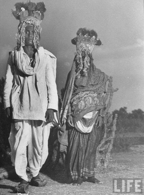 Old India, Margaret Bourke White, Indian Pictures, Wedding Expenses, Vintage India, Indian Bride And Groom, Indian Groom, Indian History, Groom Wear