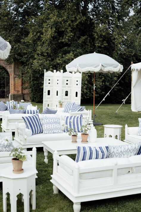 A 3-DAY BIRTHDAY WEEKEND AT HECKFIELD PLACE: Sunday Brunch Party - Pocketful Of Dreams Chinoiserie Drapes, Hotels Exterior, Heckfield Place, Party Concept, Blue Dior, Venue Inspiration, Hotel Exterior, Wedding Lounge, White Cocktails