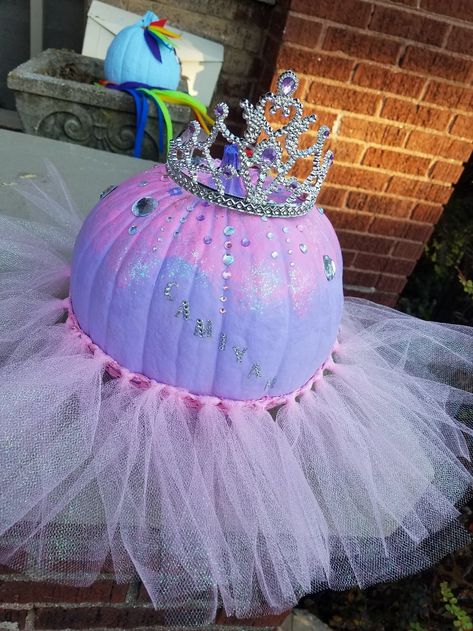 Princess In Black Pumpkin, Princess Pumkins Ideas, Barbie Painted Pumpkin, Ballerina Pumpkin Decorating, Fairy Pumpkin Decorating, Princess Pumpkin Painting, Princess Pumpkin Decorating, Princess Pumpkins, Storybook Pumpkin