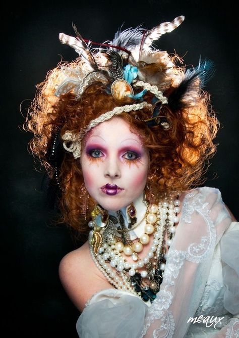 Marie Antoinette Makeup, Circus Hair, Beauty Expo, Circus Outfits, Great Gatsby Fashion, Natural Redhead, Gatsby Style, Vintage Circus, Vintage Glam