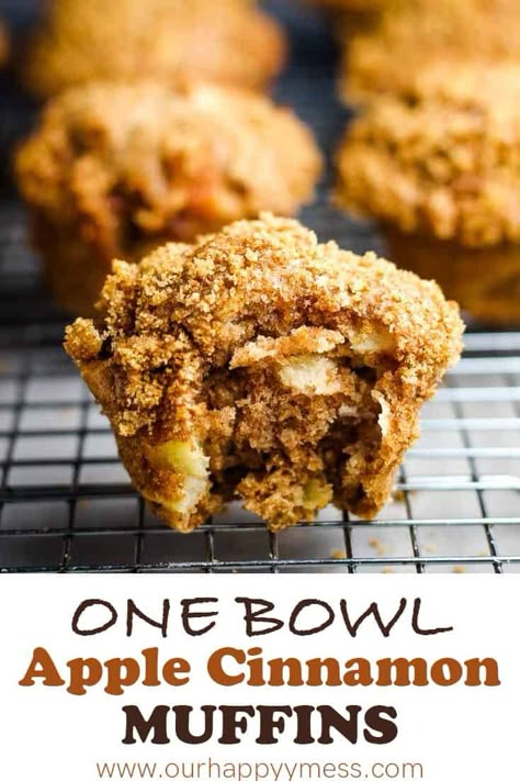 These easy apple cinnamon muffins are perfectly soft and packed with sweet, juicy apple pieces. Sour cream makes them super moist and a simple, sweet, crunchy brown sugar-cinnamon crumb topping makes them totally irresistible! #muffins #apples #baking #breakfast Homemade Apple Muffins, Muffins With Apple Pie Filling, Fresh Apple Muffins Easy, Apple Pie Muffins Easy, Apple Coconut Muffins, Apple Pecan Muffins, Easy Apple Muffin Recipes, Sour Apple Recipes, Cinnamon Apple Muffins Easy