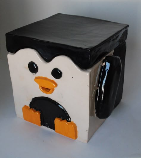 penguin! Box Design Ideas, Clay Box, Ceramic Box, Kids Clay, Kids Pottery, Ceramic Boxes, Slab Pottery, Native American Pottery, Ceramics Ideas