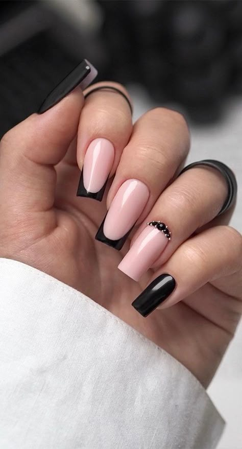 simple nails, cute nail art, simple nail art, minimal nail ideas, subtle nails, bow nails, nail trends, short nail ideas, short nail art Shellac Nails Fall, Unghie Sfumate, Thanksgiving Nail Designs, Milky Nails, French Tip Nail Designs, Manicure Gel, October Nails, Ombre Acrylic Nails, Nagel Tips