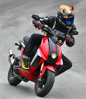 Making your scooter go faster - Scooter Focus - All about Scooters 250cc Scooter, Fast Scooters, 150cc Scooter, Motorcycle License, Cylinder Head, Ignition System, Performance Parts, Scooters, Motorcycles