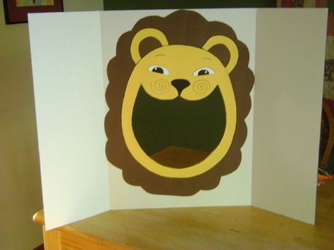 Bean bag gooi spel voor Daniel en de leeuwen // Lion Bean Bag Toss - Daniel and the Lions Feed The Lion Game, Lion Bean Bag Toss, Daniel In The Lions Den Game, Daniel Bible, Daniel In The Lions Den, Childrens Ministry Crafts, Daniel In The Lion's Den, Sunday School Games, Daniel And The Lions