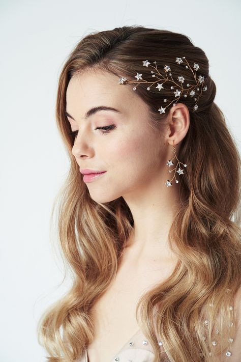 Add some Swarovski Crystal sparkle to your look with this constellation-inspired wedding hairvine featuring shimmering stars and delicate stardust style gems.  Lunella is a versatile hair vine which will add a dusting of celestial sparkle to any wedding day look - we love it pinned at the side of the head with glamorous Hollywood style waves or try adding it to the back or side of an updo, chignon or half-up hairstyle. Team Lunella with loose waves for a heavenly bohemian vibe or with a structur Delicate Bridal Jewelry, Constellation Wedding, Bridal Statement Earrings, Beautiful Bridal Jewelry, Wedding Hair Wreath, Crystal Chandelier Earrings, Hollywood Style, Bridal Hair Vine, Crystal Stars