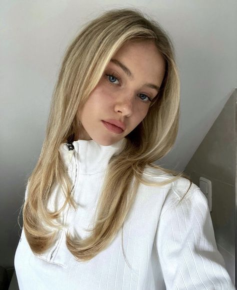 Annie Shr, Fall Hair Trends, Blonde Hair Inspiration, Vanilla Girl, Hair Color Balayage, Girls Makeup, Clean Girl, Balayage Hair, Fame Dr