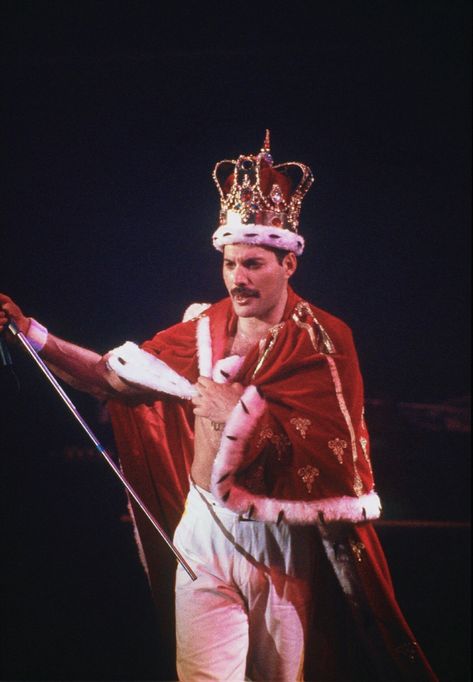 #FreddieMercury #from #band #Queen #legend #icon #thebestrockstar #aesthetic #70s #70sfashion #80s #80sfashion #stage #king Freddie Mercury Wallpaper, Queen Songs, Muzică Rock, Freddie Mercury Quotes, Freddy Mercury, Queen Photos, Queen Pictures, Queen Freddie Mercury, Musica Rock