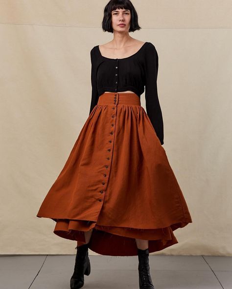 Sisters of the Black Moon on Instagram: “Been living in this skirt!!! The Adelaide Skirt is available in black and rust. #sistersoftheblackmoon #sotbm #comingsoon #linenskirt…” Gaun Abad Pertengahan, Handmade Skirts, Black Moon, Retro Mode, Mid Length Skirts, Look Plus, Petticoat, Look Cool, Aesthetic Clothes