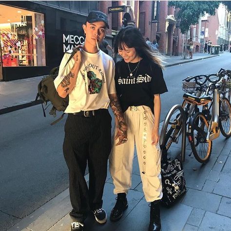 0ed9422357395a0d4879191c66f4faa2 Couples Outfits, Goth Outfit, Trik Fotografi, Tyler The Creator, Couple Outfits, 인물 사진, Style Streetwear, Outfits Winter, Looks Style