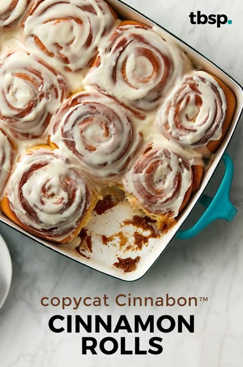 Sinfully delicious. Just like a warm gooey Cinnabon™ roll, but even better because you can make it at home. Make the dough in your bread machine and then add the cinnamon, sugar and other goodies. Cinnabon Copycat, Cinnabon Cinnamon Rolls, Jo Cooks, Cinnamon Rolls Homemade, Bread Machine Recipes, Cinnamon Rolls Recipe, Copycat Recipe, Food Court, Cinnamon Buns