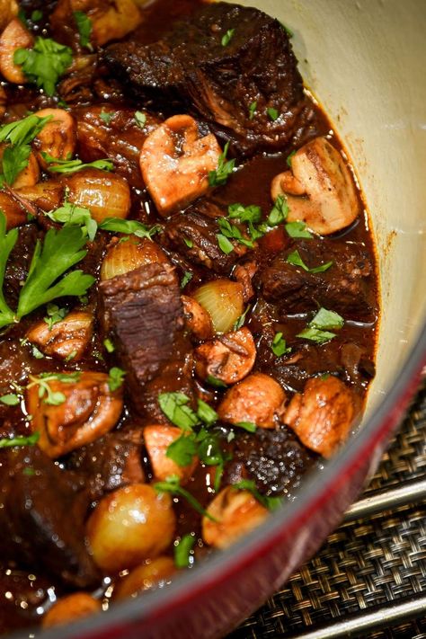 Julia Child Beef Bourguignon - Delish Sides Best Beef Bourguignon Recipe, The Best Toffee Recipe, Paleo Beef Recipes, Beef Bourguignon Recipe, African Dishes, Keylime Pie Recipe, Paleo Beef, Dinner Party Menu, Short Rib