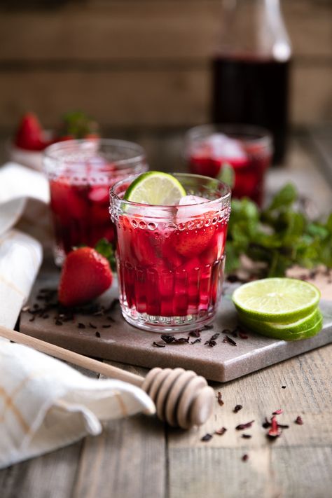 Strawberry Honey Hibiscus Iced Tea. Wildly popular thanks to unique health benefits and appearance in Starbucks shops all over the world, this Strawberry Honey Hibiscus Iced Tea is sweet, energizing, and beautiful via @theforkedspoon #icedtea #sweettea #hibiscus #honeytea #summer #beverages #rearecipe #icedtearecipe #easyrecipe | For this recipe and more visit, https://www.theforkedspoon.com Hibiscus Recipe, Hibiscus Iced Tea, Strawberry Hibiscus, Starbucks Shop, Strawberry Honey, Summer Beverages, Tea Photography, Dried Hibiscus Flowers, Popular Drinks