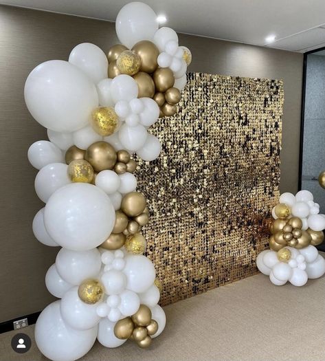 Retirement Decoration Ideas, 60th Birthday Ideas For Mom, Shimmer Wall Backdrop, Soiree Party, Golden Party, 30th Birthday Themes, 60th Birthday Party Decorations, Anniversaire Diy, 50th Birthday Decorations