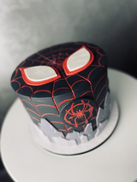 Spiderman Cake For Adults, Miles Birthday Cake, Black Spiderman Birthday Cake, Miles Morales Birthday Cake Ideas, Spiderman Ice Cream Cake, Miles Morales Spiderman Birthday Cake, Spider Man Miles Morales Birthday Party Ideas, Spider Verse Cake Ideas, Spiderman Into The Spiderverse Cake