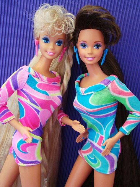 Totally hair Barbie ... Danica plays with my old doll! Haha those bangs! Barbie Benetton, 1990's Toys, Totally Hair Barbie, Kristina Webb, Barbie 90s, Barbie Family, Im A Barbie Girl, Barbie Style, 90s Childhood