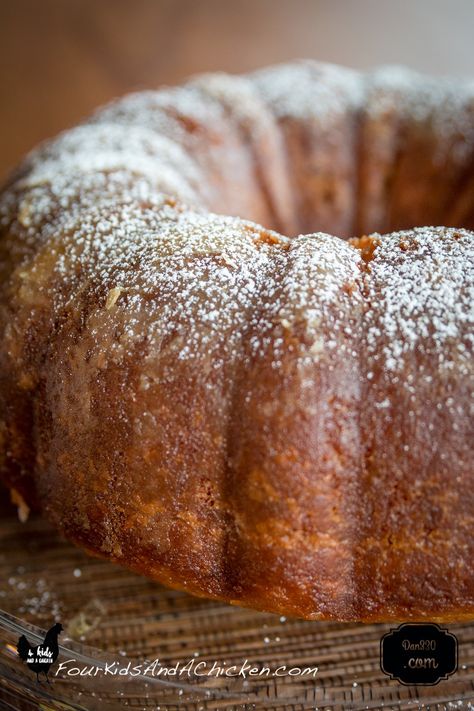 A close up of the sherry bundt cake with powdered sugar sprinkled on top. Save this pin on your Christmas board! Cinnamon Bundt Cake, Sour Cream Bundt Cake, Cake With Sour Cream, Pumpkin Butterscotch, Cream Cheese Bundt Cake, Hot Milk Cake, Vanilla Bourbon, Bourbon Glaze, Pumpkin Bundt Cake